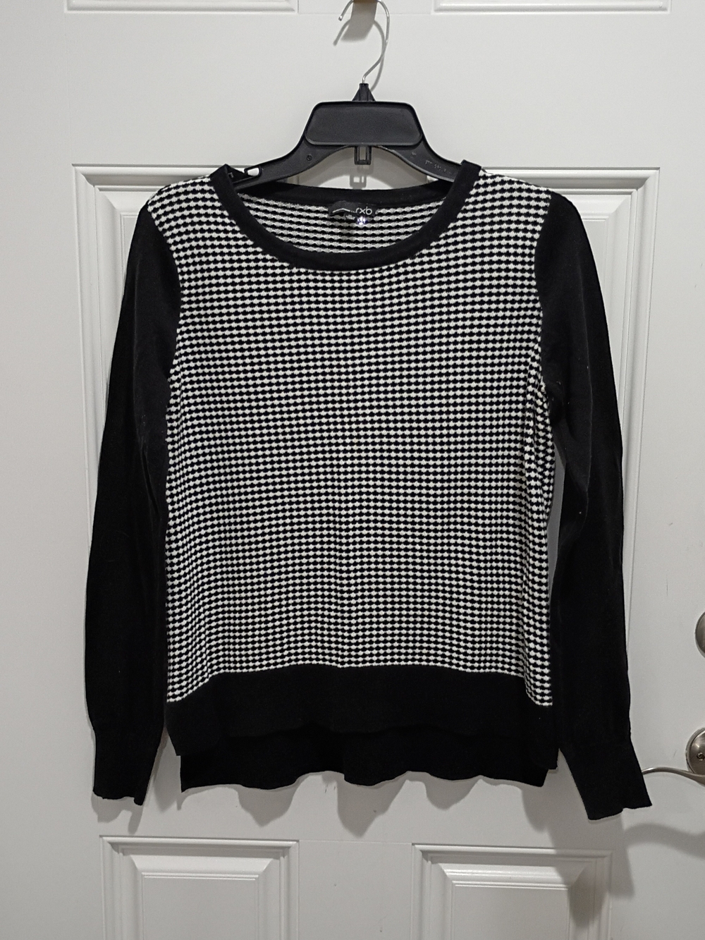 rxb Women's Black & White Houndstooth Crewneck Sweater M